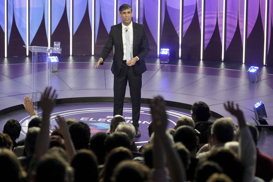 20일 리시 수낵 영국 총리가 영국 요크에서 열린 'BBC 질문 시간 리더스' 특집에서 발언하고 있다. AP=연합뉴스