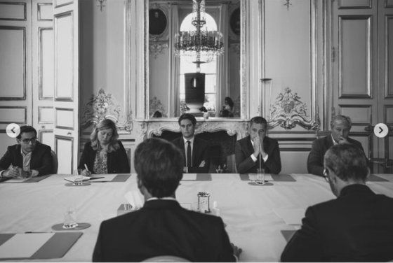 마크롱 대통령이 하원 해산과 조기 총선을 발표한 지난 9일(현지시간) 엘리제궁 안 모습. 엘리제궁을 출입하는 사진 작가가 13일 개인 인스타그램에 올렸다. 사진 인스타그램 캡처