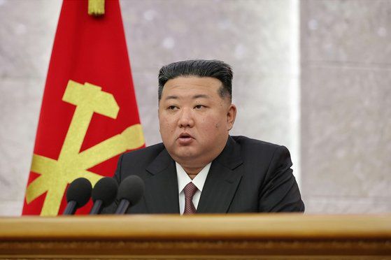 북한 노동당 기관지 노동신문은 29일 김정은 국무위원장 주재로 "2024년도 당 및 국가정책방향과 제반 과업들의 성공적 집행을 도모하는 당 중앙위원회 제8기 제10차 전원회의 확대회의가 6월 28일에 소집됐다"라고 보도했다. 노동신문=뉴스1