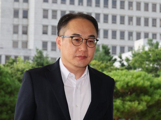 이원석 검찰총장이 16일 오전 서울 서초구 대검찰청으로 출근하고 있다. 뉴스1