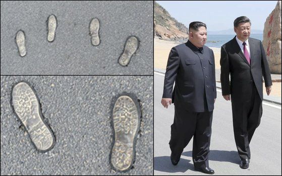 2018년 5월 김정은 북한 국무위원장과 시진핑 중국 국가주석이 랴오닝성 다롄의 휴양지 방추이다오 해변을 함께 걷는 장면. 왼쪽 아래 사진은 방추다이오 해변에 설치됐다 철거된 '김정은 발자국 동판'을 확대한 모습. 북·중의 미묘한 갈등 상황에서 동판이 제거된듯하다고 대북 소식통이 전했다. [중앙포토]
