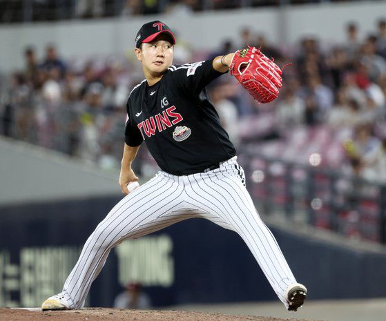 LG 트윈스 마무리 투수 유영찬. 연합뉴스