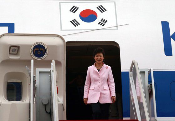 2014년 3월 29일 박근혜 대통령은 네덜란드 핵안보정상회의와 독일 순방 등을 마치고 서울공항을 통해 귀국했다. 중앙포토