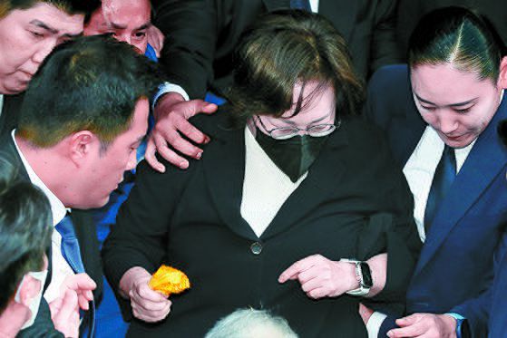 이태원 참사 선고는 책임 공방전이 펼쳐지는 오송 지하차도 참사 수사에도 영향을 미칠 수 있다는 분석이 나온다.연합뉴스