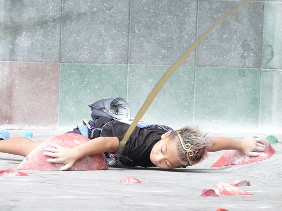 경기도 고양시의 한 스포츠클라이미엔터를 이용하는 이들의 대부분은 2030 세대다. 2030이 몰리면서 클라이밍 인구는 최근 3년 새 3배 늘어난 150만 명으로 추정된다. 김홍준 기자