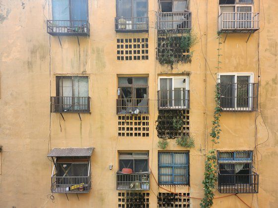 270세대 중 2~3세대만 남은 영선아파트 모습. 위성욱 기자