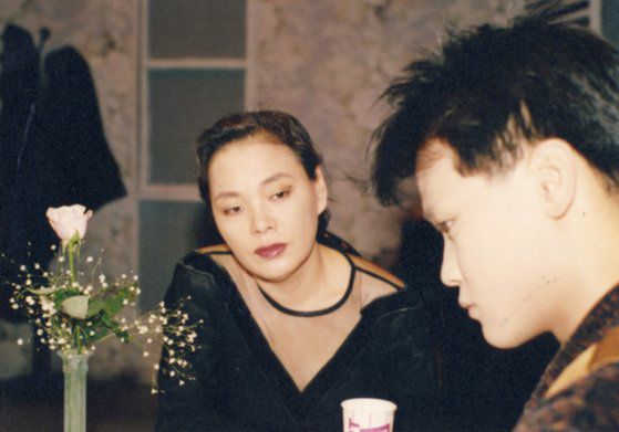 극단 현대예술극장의 연극 '여자의 애인'의 한장면이다. 주연은 배우 김수미씨가 맡았다. 중앙포토