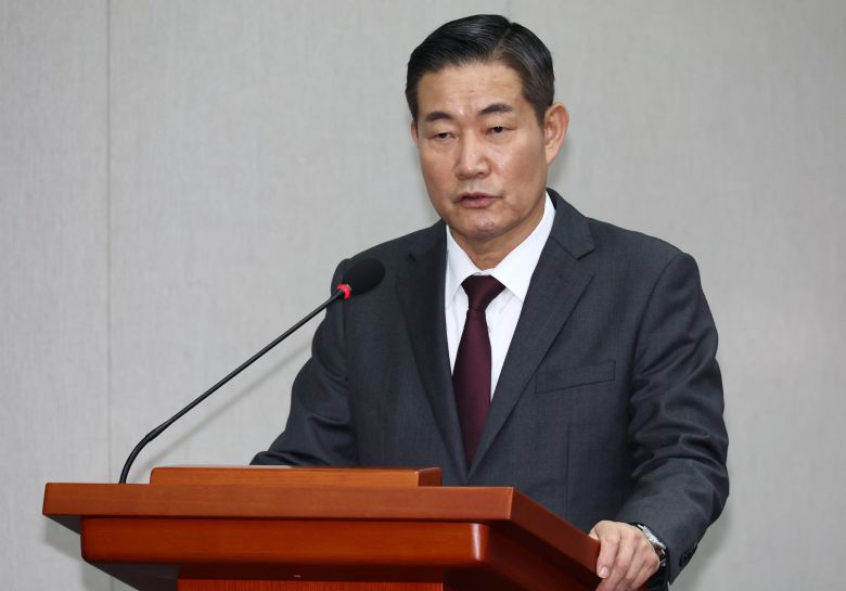 신원식 국가안보실장이 1일 오전 서울 여의도 국회 운영위원회에서 열린 대통령비서실·국가안보실·대통령 경호처 대상 종합 국정감사에 출석해 업무보고를 하고 있다. 뉴스1