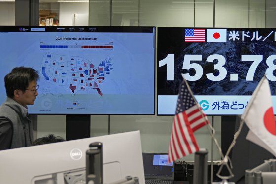 미국 대통령 선거 개표가 6일 시작되면서 일본 외환시장과 주식시장도 개표 결과에 따라 요동치는 등 민감한 반응을 보였다.AP=연합뉴스