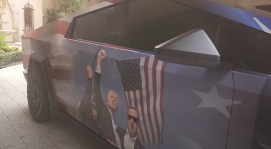 로스가 선물한 테슬라 사이버트럭. 사진 로스 유튜브 캡처