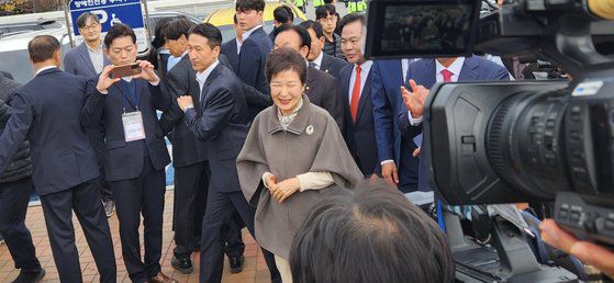 14일 경북 구미시 산동읍 구미코에서 '박정희 대통령 탄신 107돌 문화행사'가 진행되고 있다. 김정석 기자