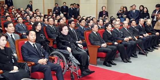 김영삼 전 대통령 2주기 추도식 때 모습. 중앙포토