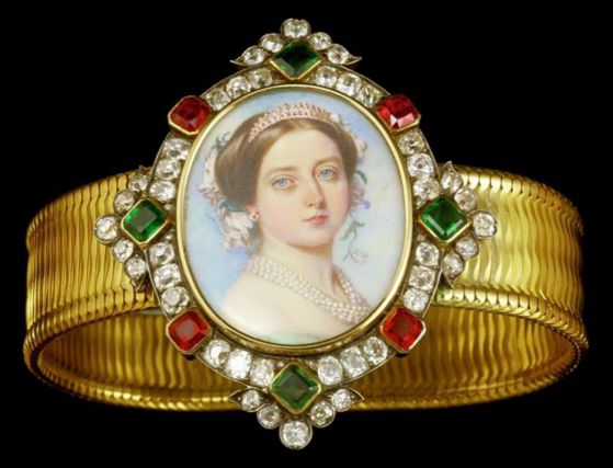 빅토리아 여왕이 포르투갈의 스테파니 여왕에게 선물한 팔찌 ⓒAlbion Art Co., LTD