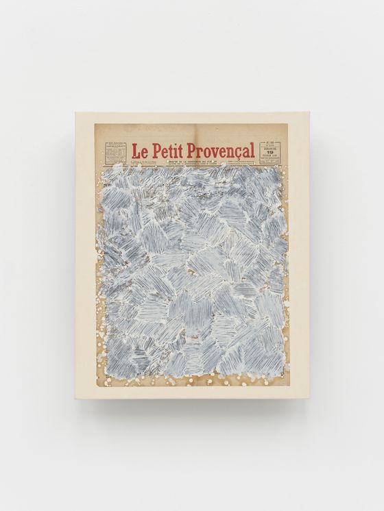 박서보, 묘법(Ecriture) No221115, 2022. 연필과 유채, 캔버스에 '르 프티 프로방살'(1939년 2월 19일자) 지면, 65.2x53.2㎝. 사진 박서보재단