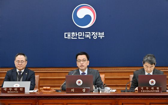 최상목 대통령 권한대행 부총리 겸 기획재정부 장관이 14일 서울 종로구 정부서울청사에서 열린 '제2회 국무회의'를 주재하고 있다. 기획재정부