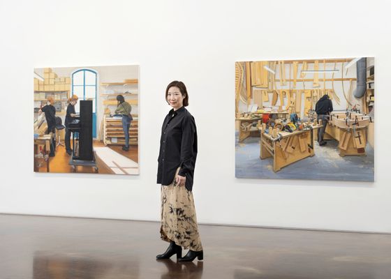 ‘돌과 연기와 피아노’ 전시장의 박진아. 사진 안천호