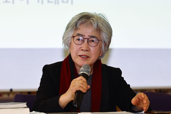 박은정 이화여대 명예교수가 20일 서울 종로구 대화문화아카데미에서 열린 '대화문화아카데미 2025 새헌법안-대권에서 분권으로' 발표회에서 발언하고 있다. 김종호 기자