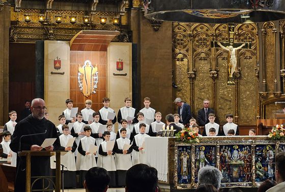 매일 오후 1시 시작하는 몬세라트 수도원 소년 합창단의 미사 공연. 손민호 기자