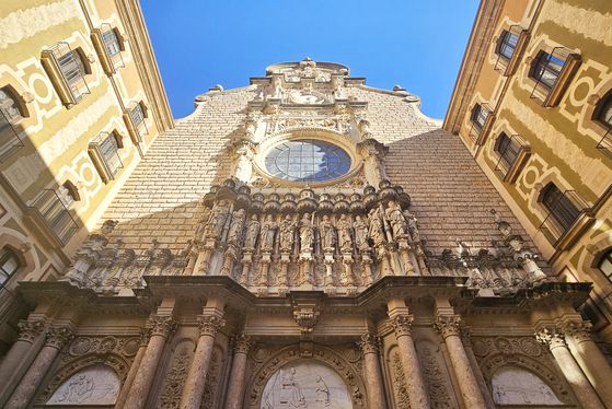 몬세라트 수도원 외곽.