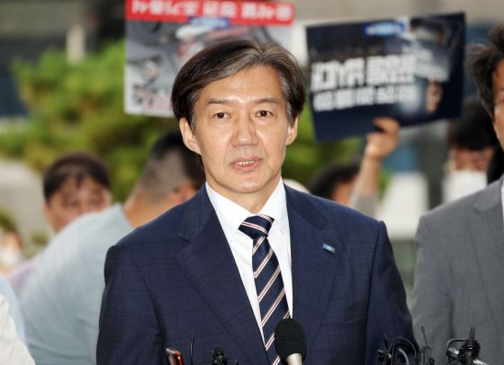 조국혁신당 조국 대표가 31일 오전 참고인 신분으로 검찰 조사를 받기 위해 전주지검 청사로 들어오고 있다. 연합뉴스