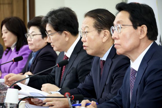 권영세 국민의힘 비대위원장이 10일 오전 국회에서 열린 비대위회의에 참석해 발언하고 있다. 전민규 기자 / 20250210