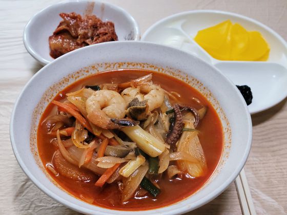 섬 별미로 꼽히는 남해루 짬뽕.