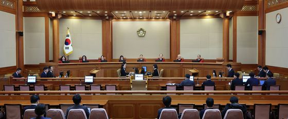 문형배 헌법재판소장 권한대행을 비롯한 헌법재판관들이 17일 오후 서울 종로구 헌법재판소에서 열린 이창수 서울중앙지검장, 조상원 4차장검사, 최재훈 반부패수사2부장검사에 대한 탄핵심판 1차 변론기일에서 대심판정에 착석해 있다. 뉴시스