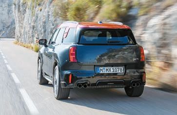 승차감과 여유로운 공간 활용성을 보여준 MINI JCW 컨트리맨.