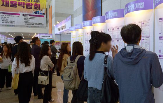 올해 상반기 대기업 채용 전망이 밝지 않다는 전망이 나왔다. 사진는 지난해 4월말 대전시에서 열린 채용박람회 모습. 프리랜서 김성태