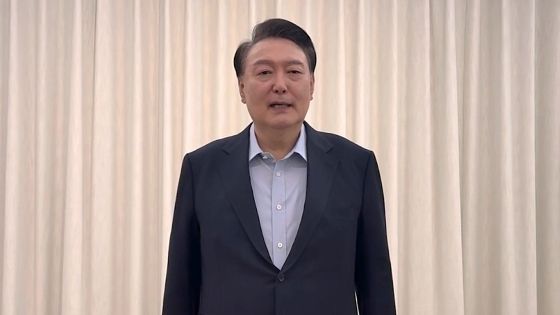 지난 1월 15일 윤석열 대통령이 체포영장 집행 직전 공개한 ‘국민께 드리는 말씀’ 제하의 대국민 담화를 발표하고 있다. [사진제공=대통령실]