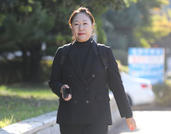 명태균씨가 지난해 11월 14일 창원지방법원에서 열린 영장실질심사에 출석하고 있다. 뉴스1