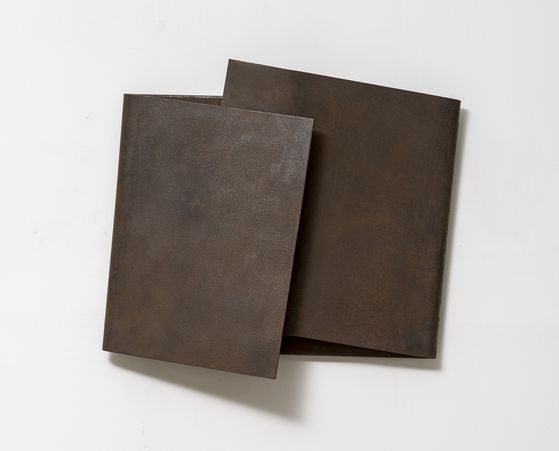 김인겸, Space of Emptiness, 2000, steel, 60 x 69.5 x 13 cm. 촬영 김산. [사진 우손갤러리]