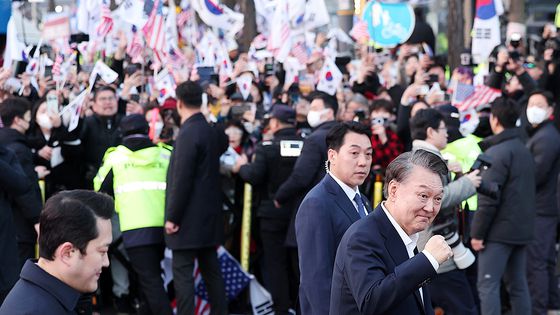 더불어민주당 내란진상조사단 추미애 단장을 포함한 의원들이 10일 서울 서초구 대검찰청으로 항의방문했다. 연합뉴스