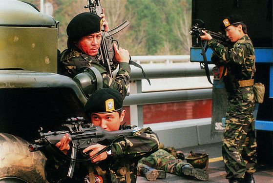 영화 '쉬리'에서 배우 최민식은 테러 임무를 수행하러 남파된 북한 특수부대 지휘관 무영 역을 맡았다.  사진 삼성전자