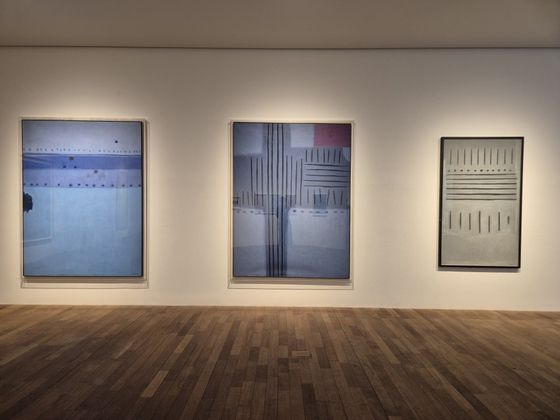 상파울루 비엔날레에 출품했던 김환기의 ‘에코-9’, ‘에코-3’, ‘에코-1’(왼쪽부터). 전면점화로 가기 전 작풍을 보여준다. 권근영 기자