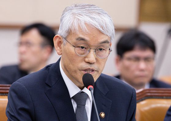 윤석열 대통령이 지난 2월 13일 서울 종로구 헌법재판소에서 열린 탄핵심판 8차 변론에 출석해 있다. 뉴스1