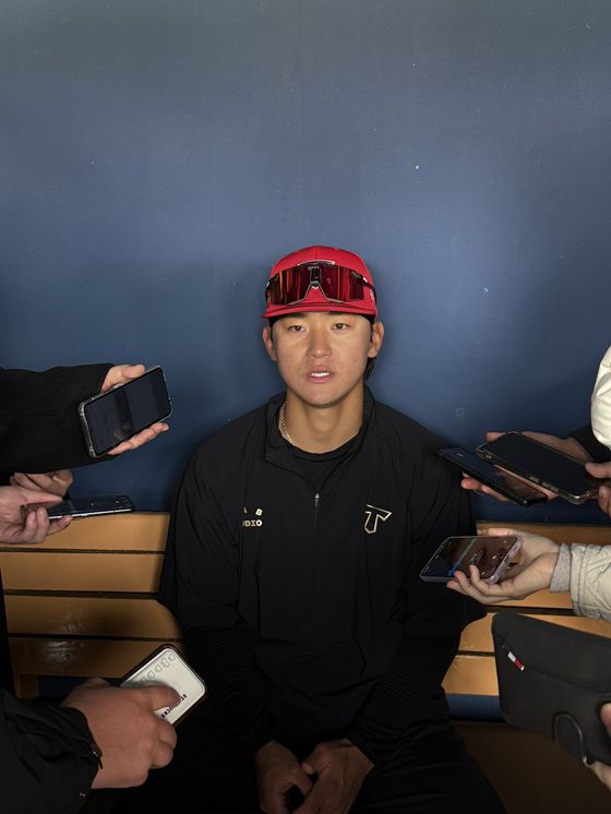 13일 두산과의 잠실 시범경기를 앞두고 인터뷰하는 김도영. 배영은 기자