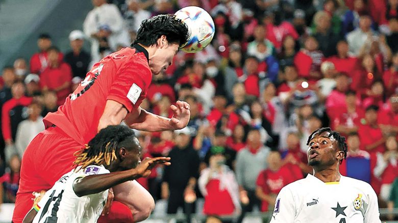 카타르월드컵 가나전에서 헤딩골을 터트리고 있는 조규성. [연합뉴스]