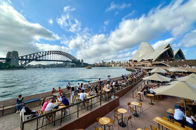 시드니의 랜드마크인 오페라하우스와 하버 브리지는 바다를 사이에 두고 마주보고 있다. 최승표 기자