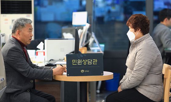강원 인제군은 퇴직공무원을 활용한 민원상담관 제도를 운영하고 있다. 사진 인제군