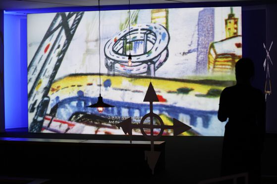 김아영은 신작 '알 마터 플롯 1991'에 한양건설 부장으로 중동에 10년 가량 나가 있던 아버지와의 추억을 녹였다. 쿠웨이트에서 아버지가 보낸 편지의 우표 도안에는 그곳 아이들이 그린 미래 상상도가 쓰였다. 연합뉴스