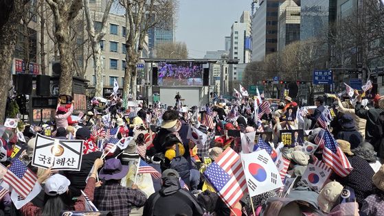 서울 서초구 서울고법 인근에서 이 대표의 구속을 촉구하는 맞불 집회가 열린 모습. 김창용 기자