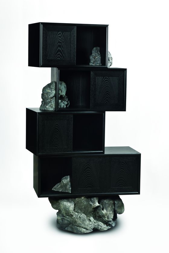 최병훈, '태초의 잔상(Afterimage of beginning) 024 620', 2024, 물푸레나무에 블랙 우레탄, 알루미늄, 자연석. [시진 최병훈 작가 제공]