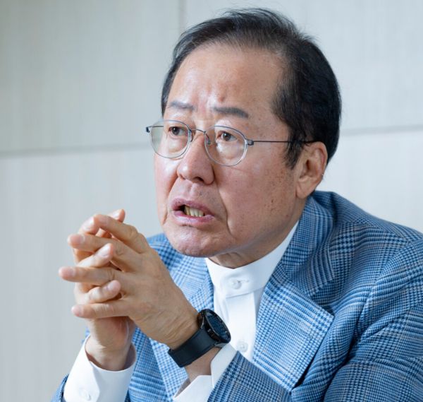 홍준표 대구시장은 2012년 진영에 얽매이지 않는 방송 토크쇼 앵커를 지망하기도 했다. 김상선 기자