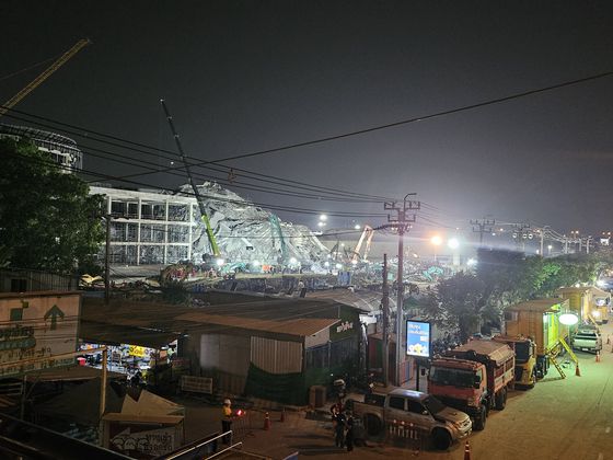 30일(현지시간) 미얀마에서 강진 피해 현장을 취재 중인 위문희 기자.