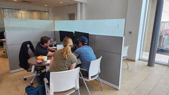 31일(현지시간) 미국 워싱턴DC 인근 버지니아 알렉산드리아에 위치한 현대차 딜러샵에는 트럼프 미국 대통령의 자동차에 대한 25% 관세 부과 결정이 이뤄진 뒤 서둘러 차량을 구입하려는 발길이 이어졌다. 강태화 특파원