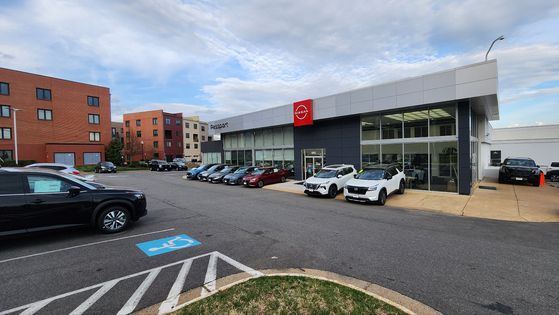 31일(현지시간) 워싱턴DC 인근 버지니아 알렉산드리아에 위치한 일본 닛산 자동차의 딜러샵에는 트럼프 대통령의 관세 발표 이후 차량 구입을 서두르는 사람들의 발길이 이어졌다. 강태화 특파원