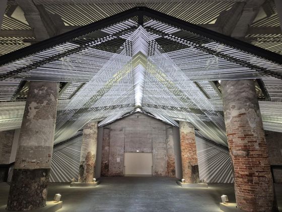 지난해 제60회 베니스 비엔날레에서 최고작가상인 황금사자상을 받은 뉴질랜드 '마타호 컬렉티브'의 '타카파우'. 베니스=연합뉴스