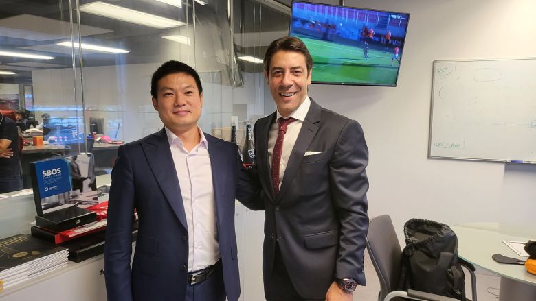 이윤규 차장과 벤피카의 후이 코스타 회장. [사진 이윤규 차장]