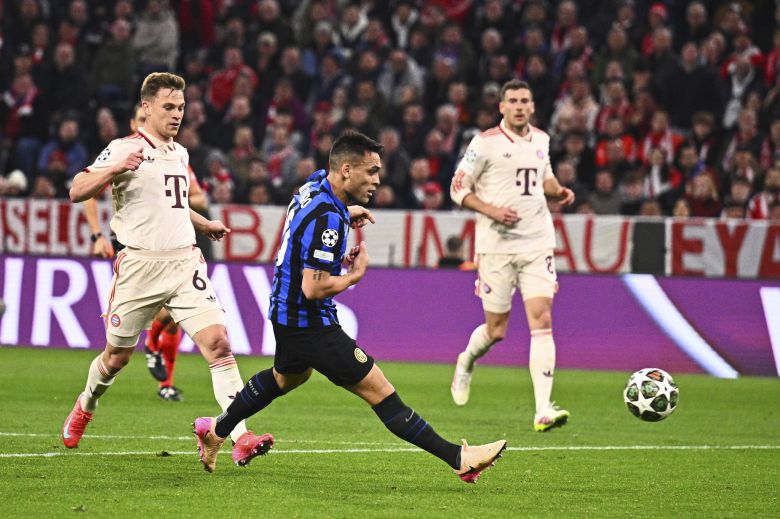 인터밀란 마르티네스(가운데)가 선제골을 뽑아내고 있다. [AP=연합뉴스]